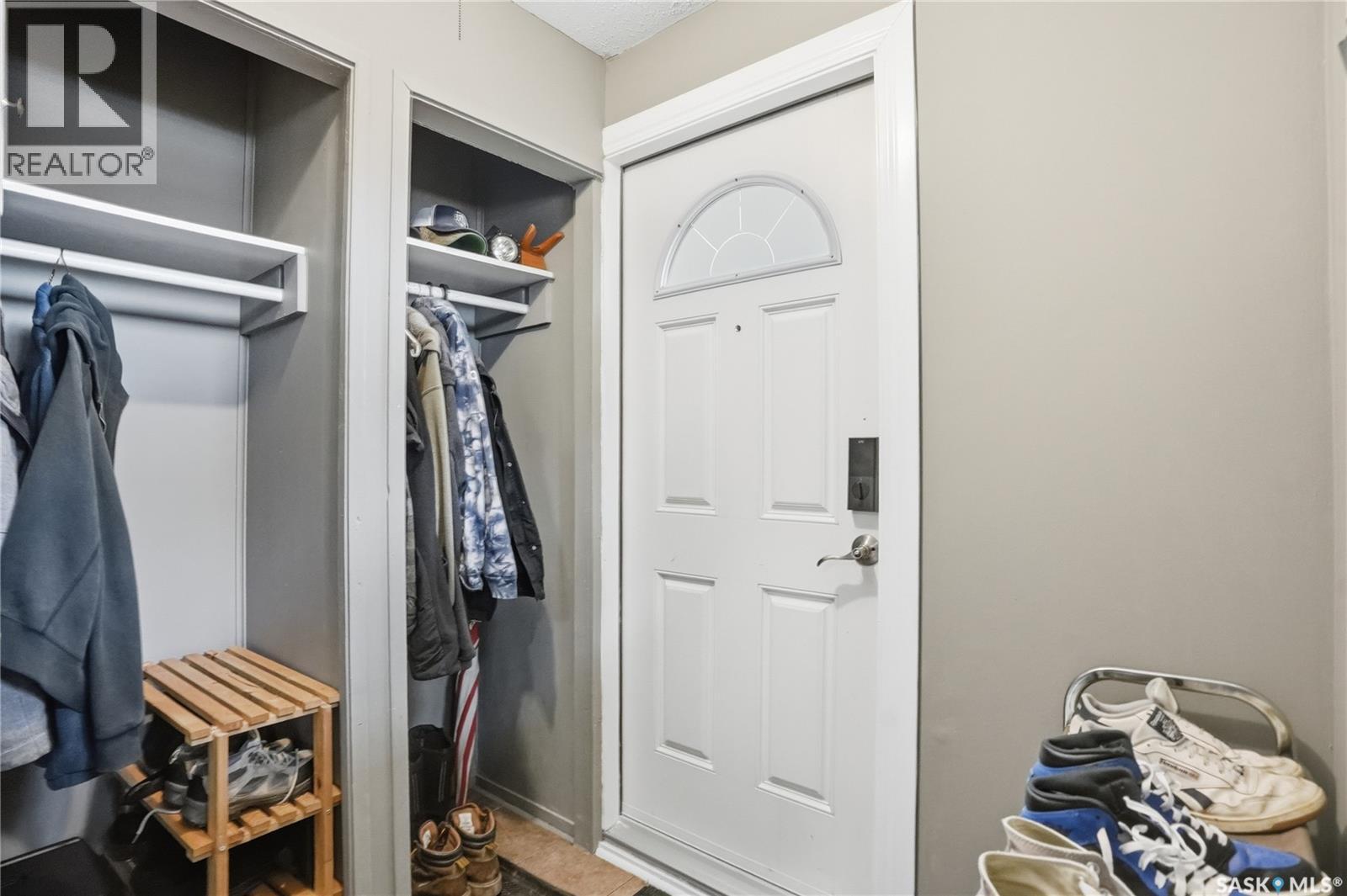 1 2Nd Street E, Langham, SK - Indoor