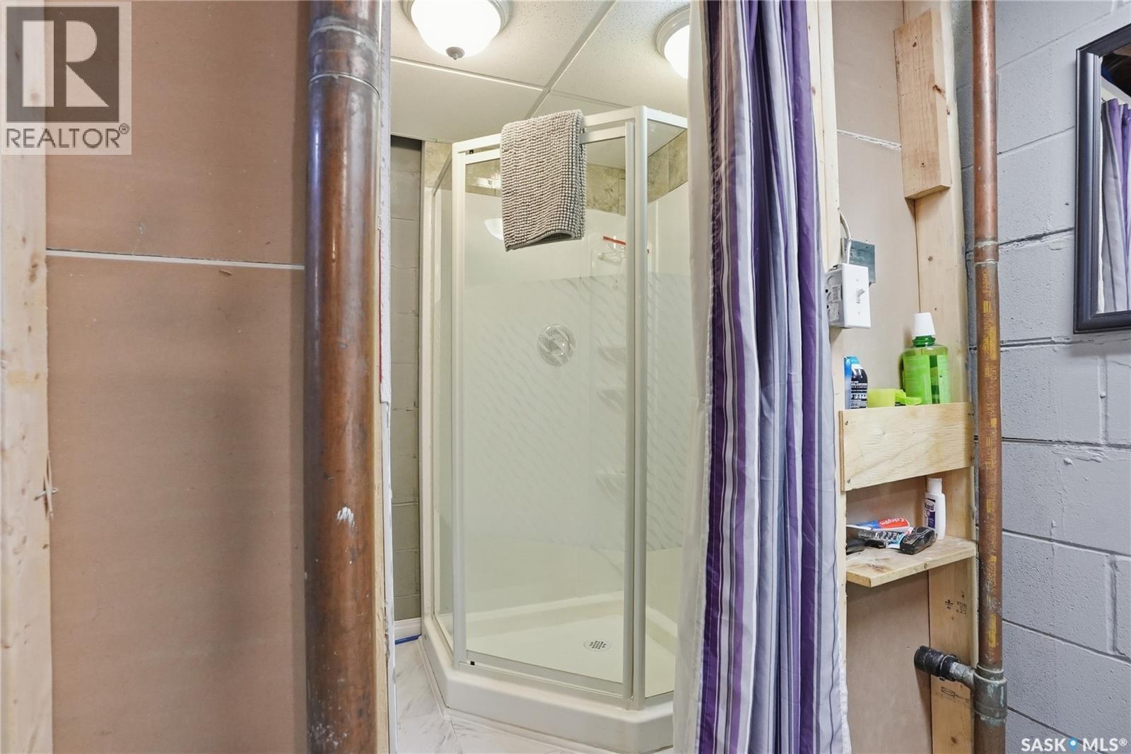 1 2Nd Street E, Langham, SK - Indoor Photo Showing Bathroom