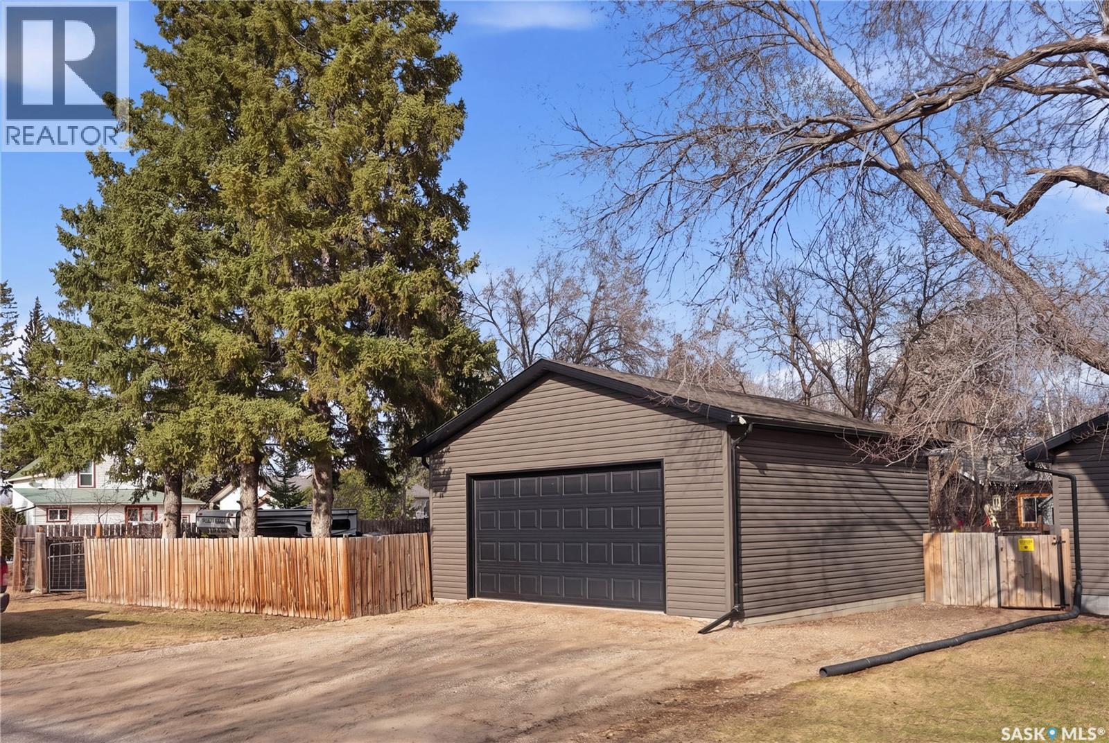 1 2Nd Street E, Langham, SK - Outdoor