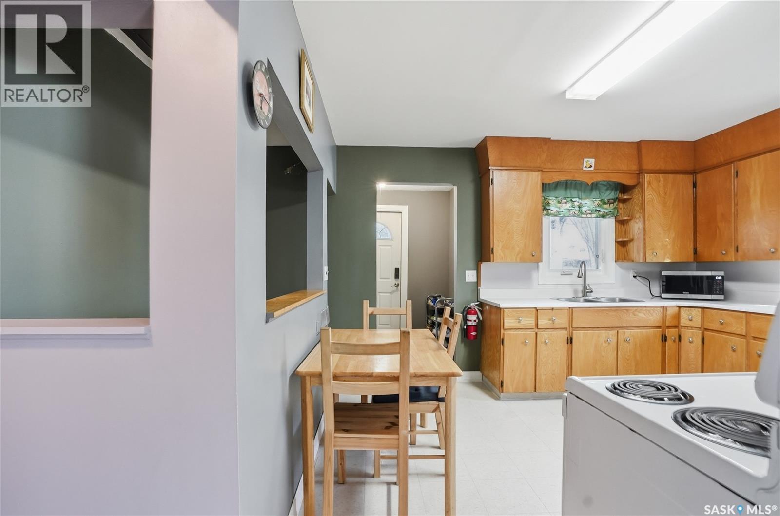 1 2Nd Street E, Langham, SK - Indoor Photo Showing Kitchen With Double Sink