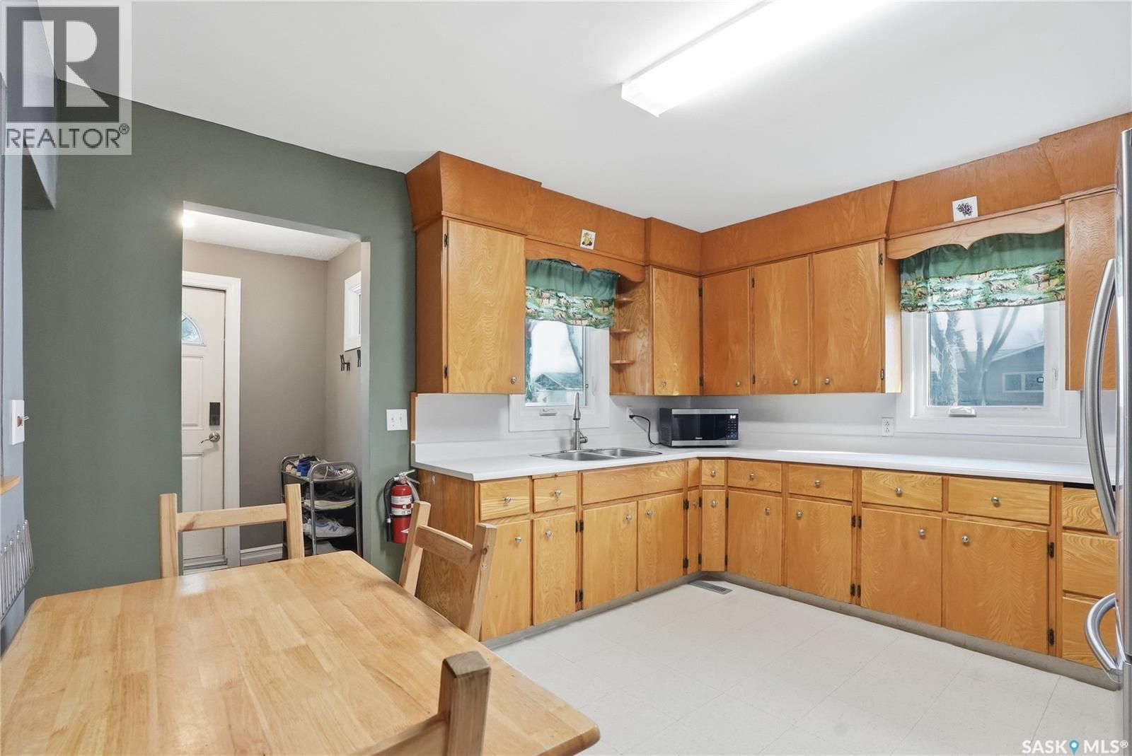 1 2Nd Street E, Langham, SK - Indoor