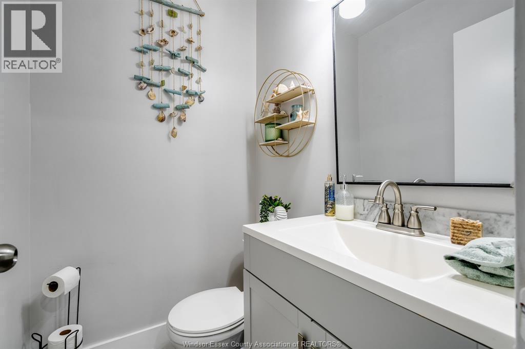104 Danforth Avenue, Leamington, ON - Indoor Photo Showing Bathroom