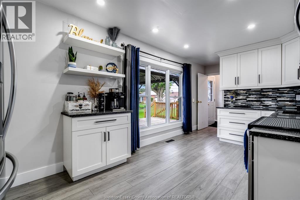 104 Danforth Avenue, Leamington, ON - Indoor Photo Showing Kitchen