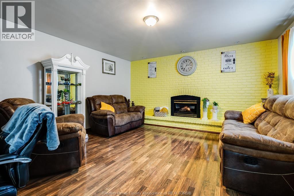 104 Danforth Avenue, Leamington, ON - Indoor Photo Showing Living Room With Fireplace
