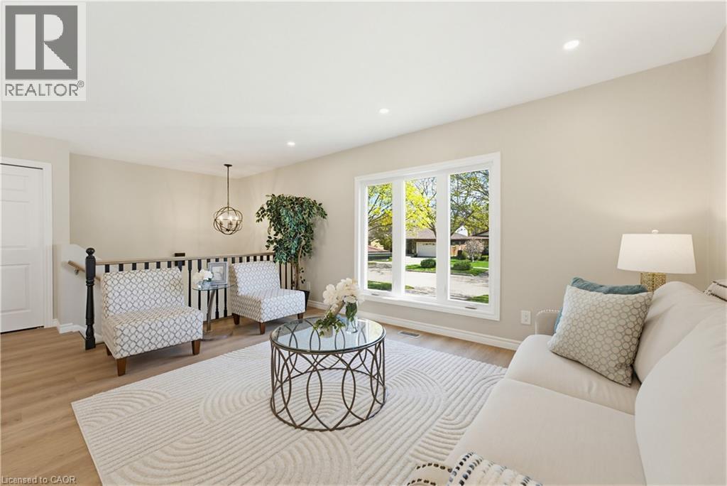 99 Oakhurst Crescent, Kitchener, ON - Indoor Photo Showing Living Room
