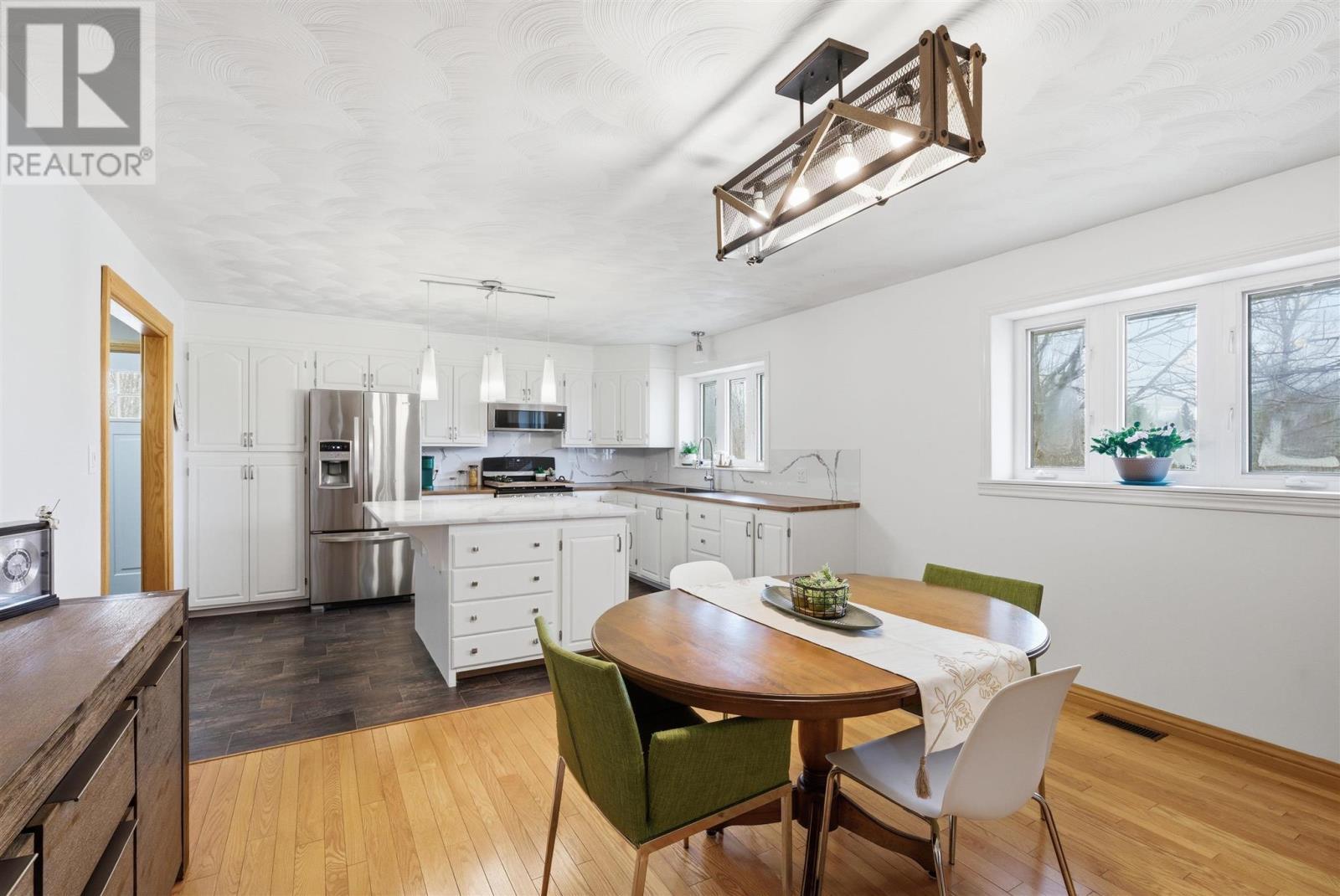 19 Ash St, Blind River, ON - Indoor Photo Showing Dining Room