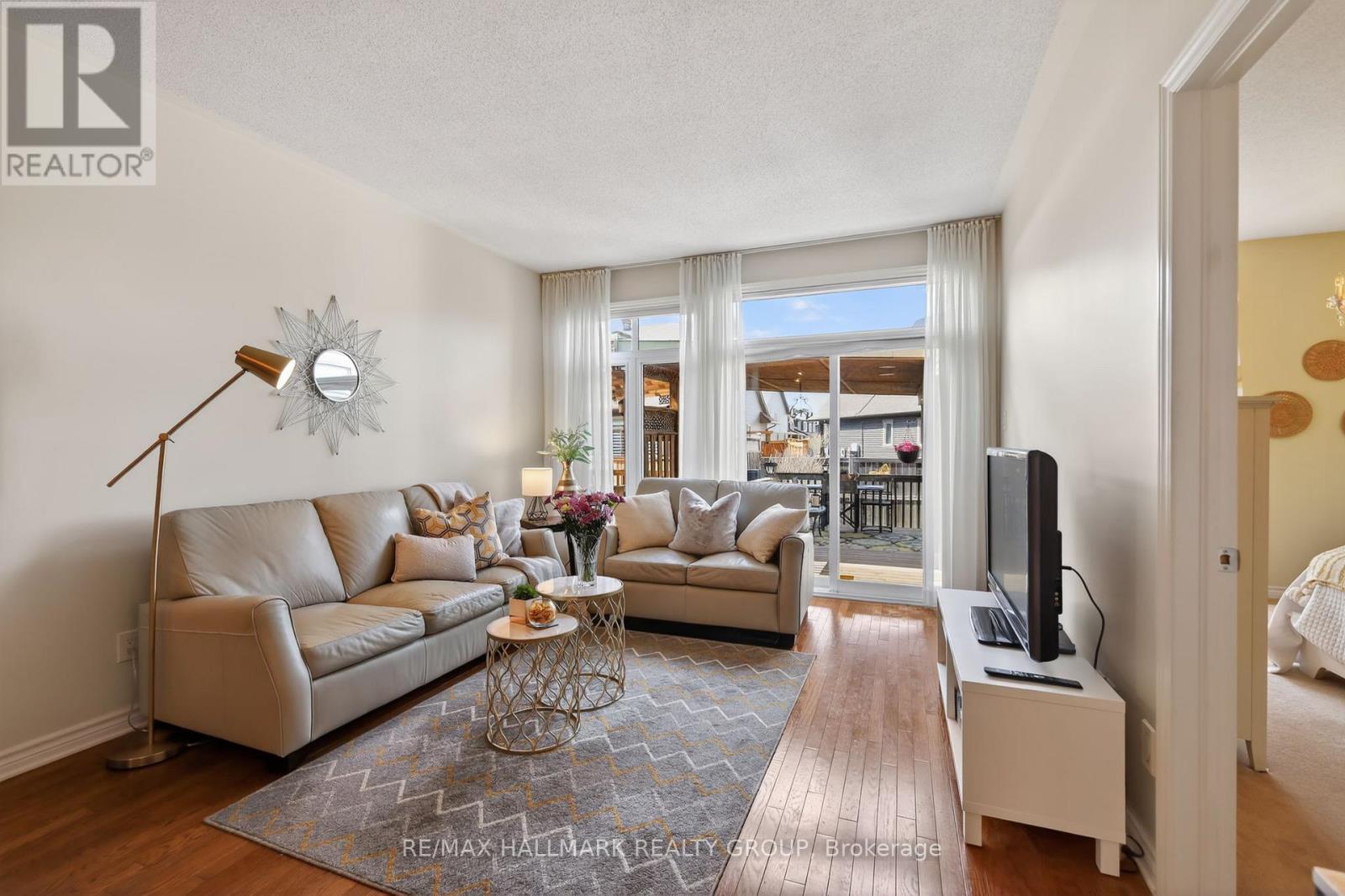 236 Bulrush Crescent, Ottawa, ON - Indoor Photo Showing Living Room