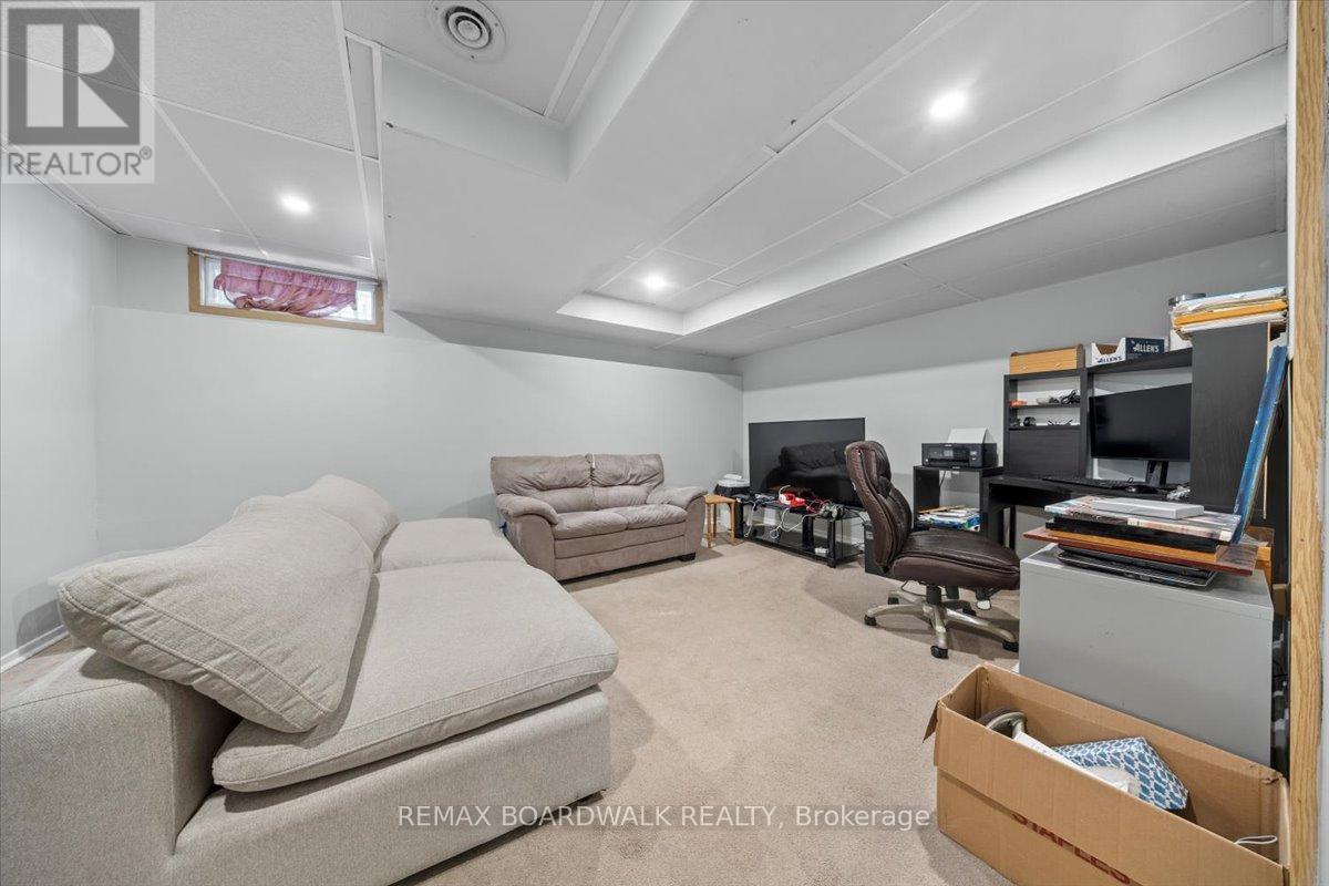 1516 Briarfield Crescent, Ottawa, ON - Indoor