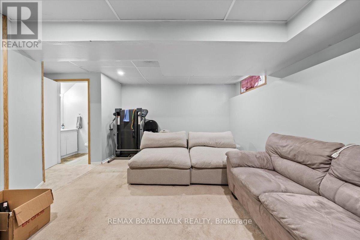 1516 Briarfield Crescent, Ottawa, ON - Indoor