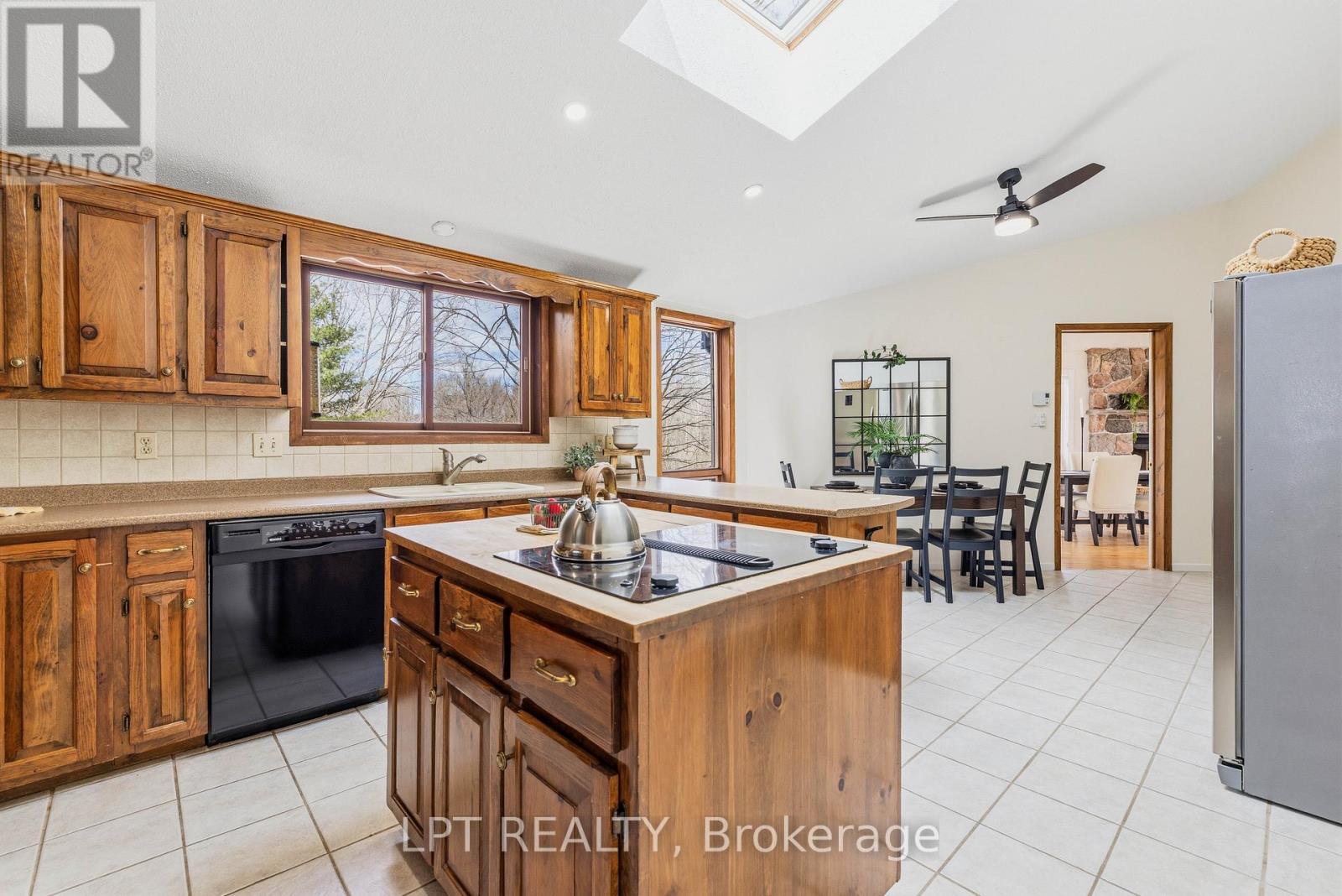 50 Concession Rd 2 W, Tiny, ON - Indoor Photo Showing Kitchen