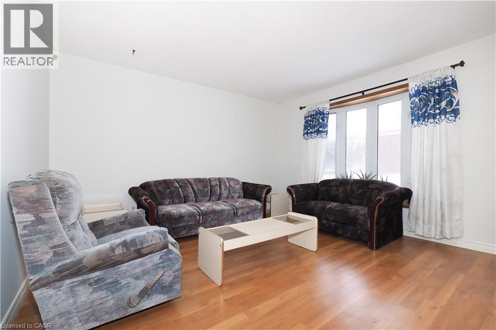 10 Balfour Crescent, Kitchener, ON - Indoor Photo Showing Living Room