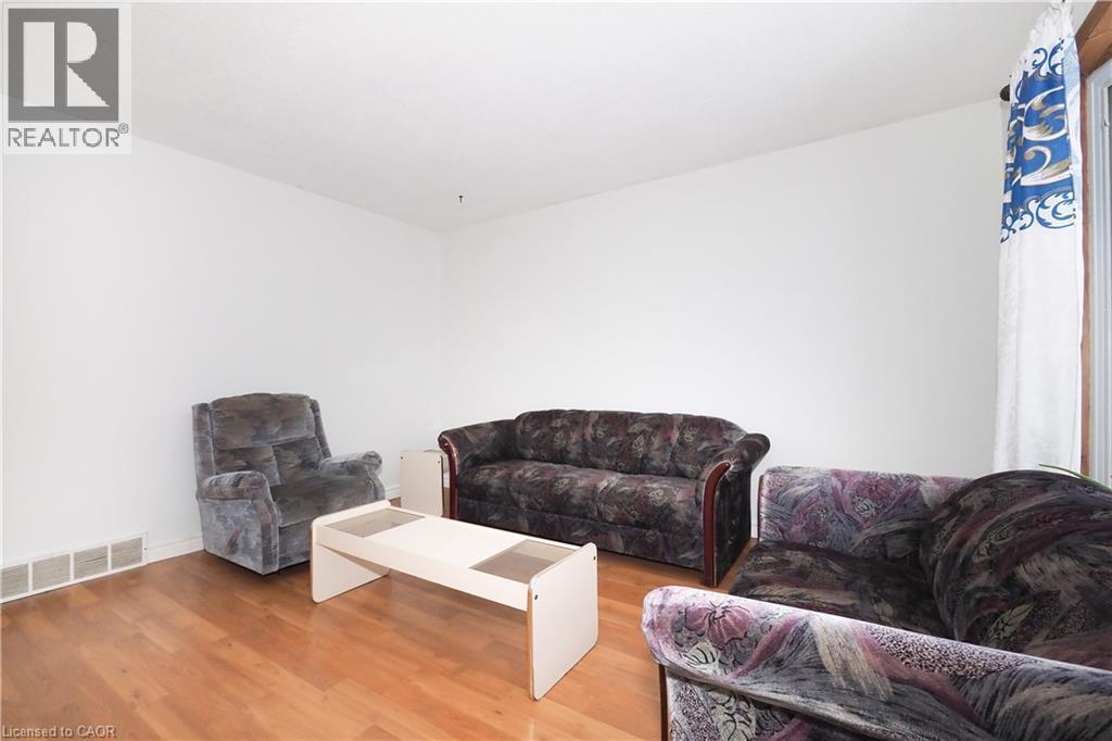 10 Balfour Crescent, Kitchener, ON - Indoor Photo Showing Living Room