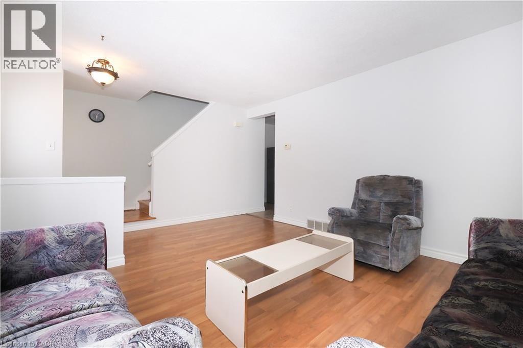 10 Balfour Crescent, Kitchener, ON - Indoor Photo Showing Living Room
