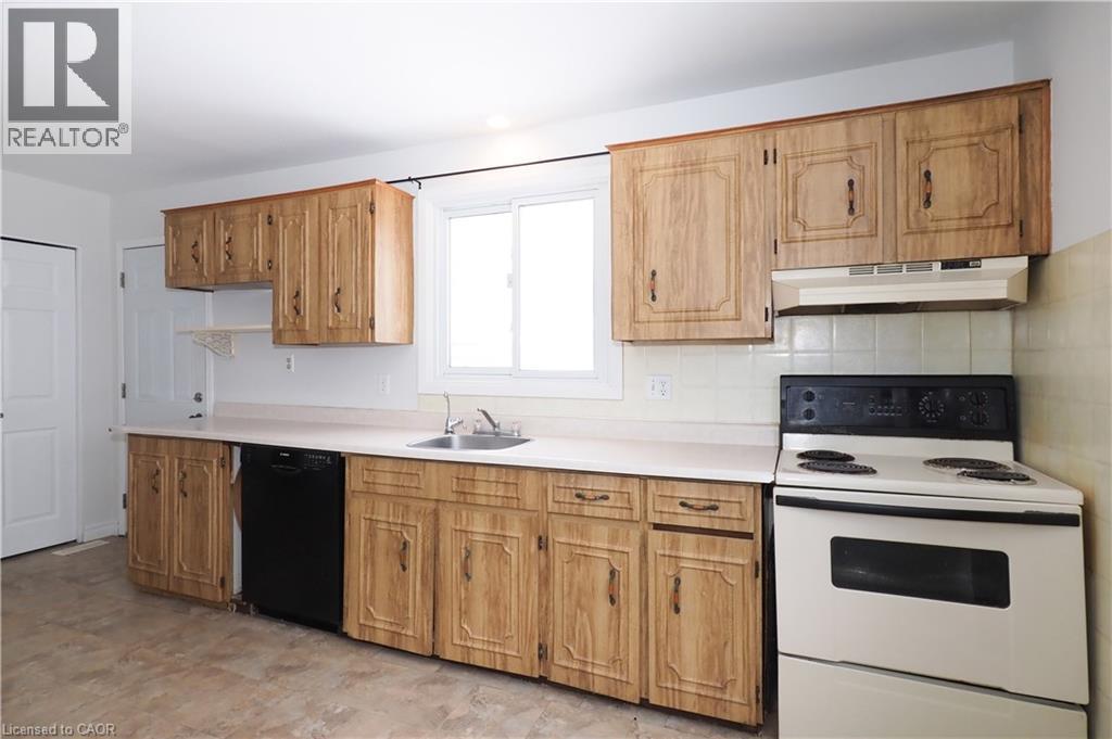10 Balfour Crescent, Kitchener, ON - Indoor Photo Showing Kitchen