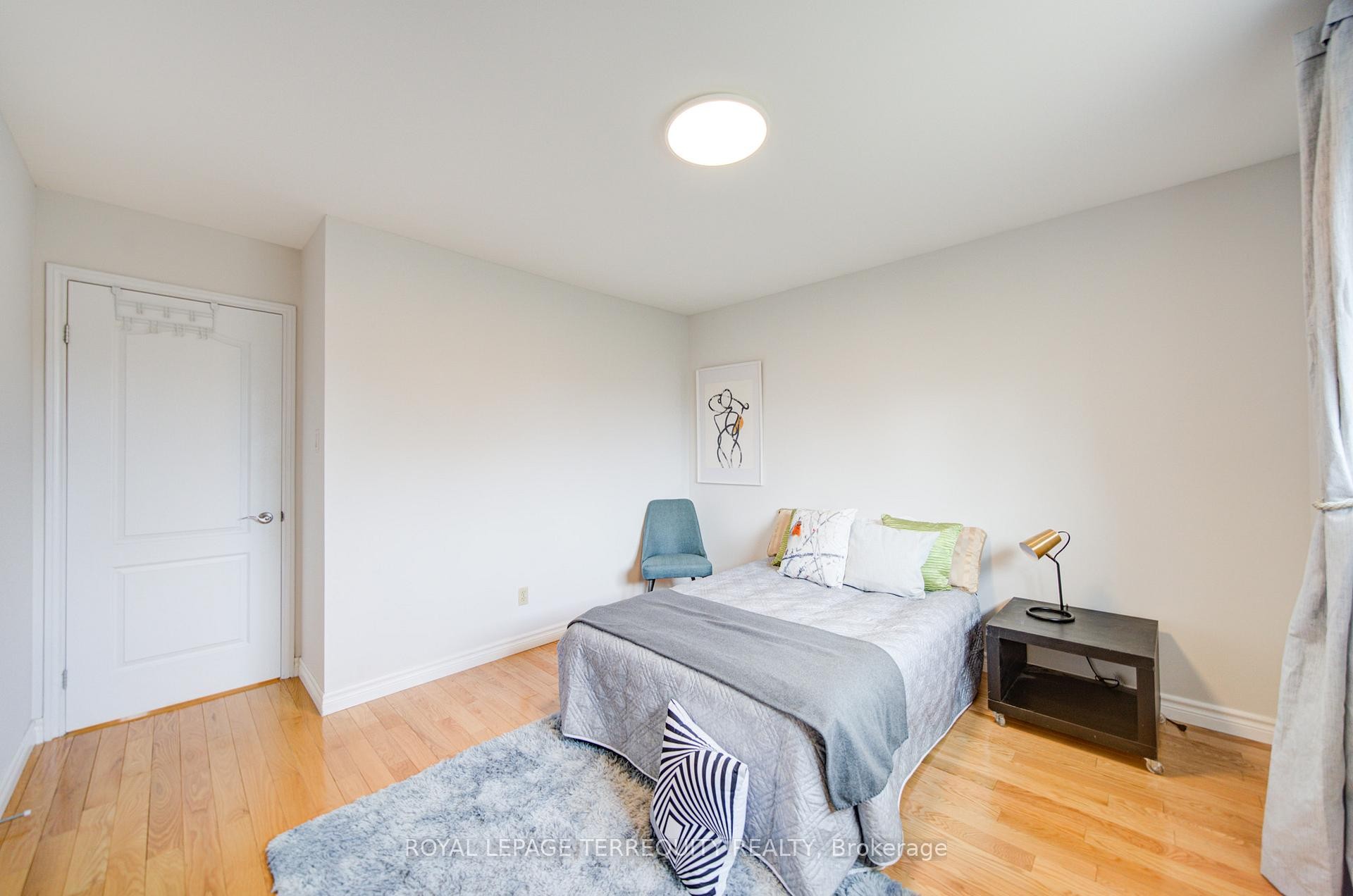 1656 Carrington Road, Mississauga, ON - Indoor Photo Showing Bedroom