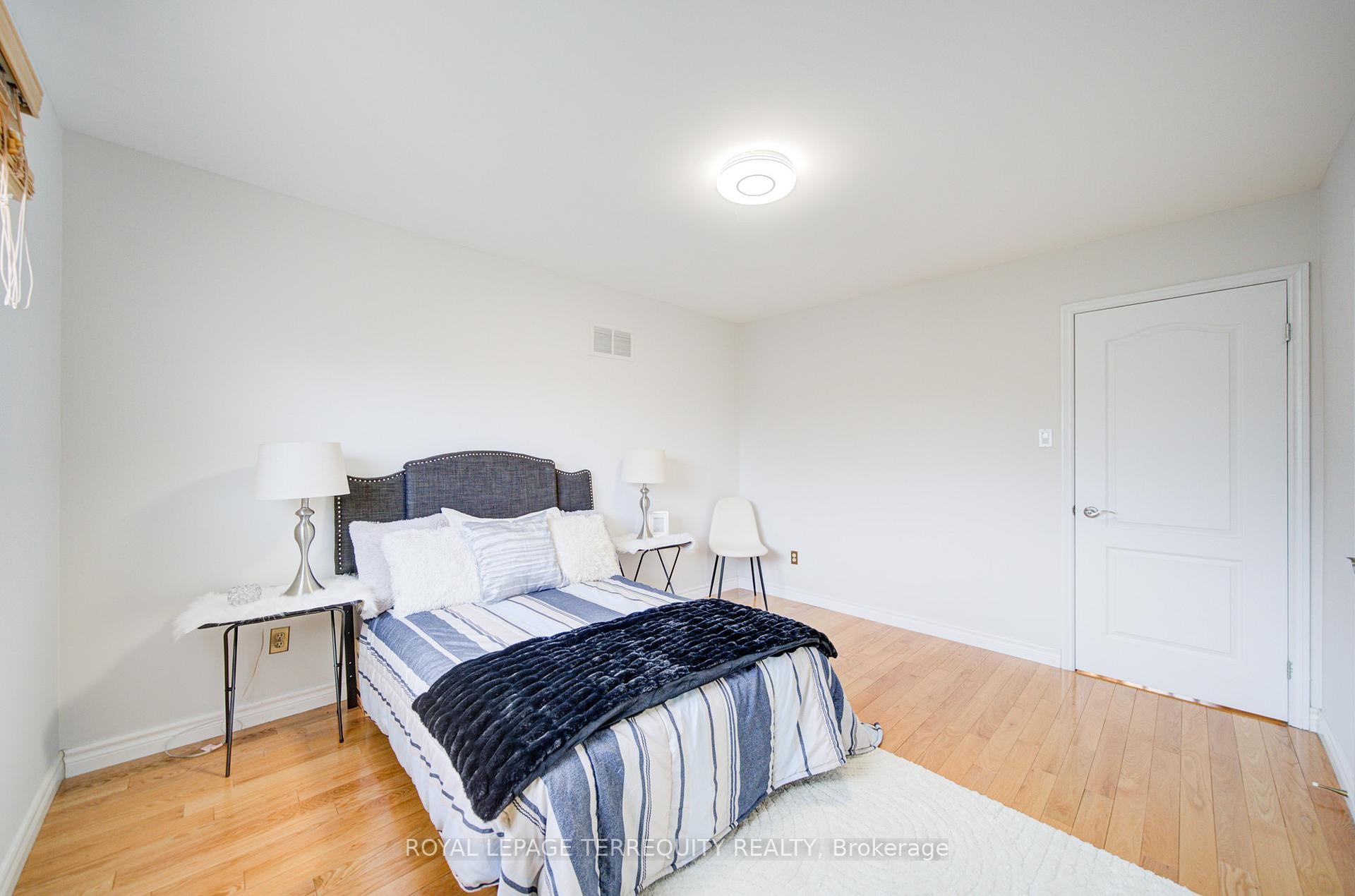 1656 Carrington Road, Mississauga, ON - Indoor Photo Showing Bedroom