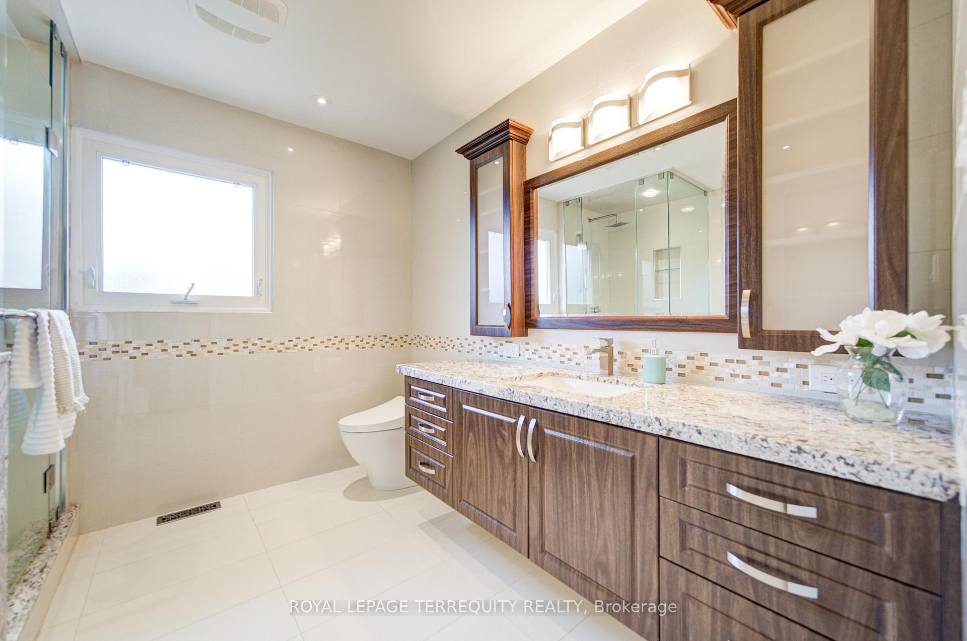 1656 Carrington Road, Mississauga, ON - Indoor Photo Showing Bathroom