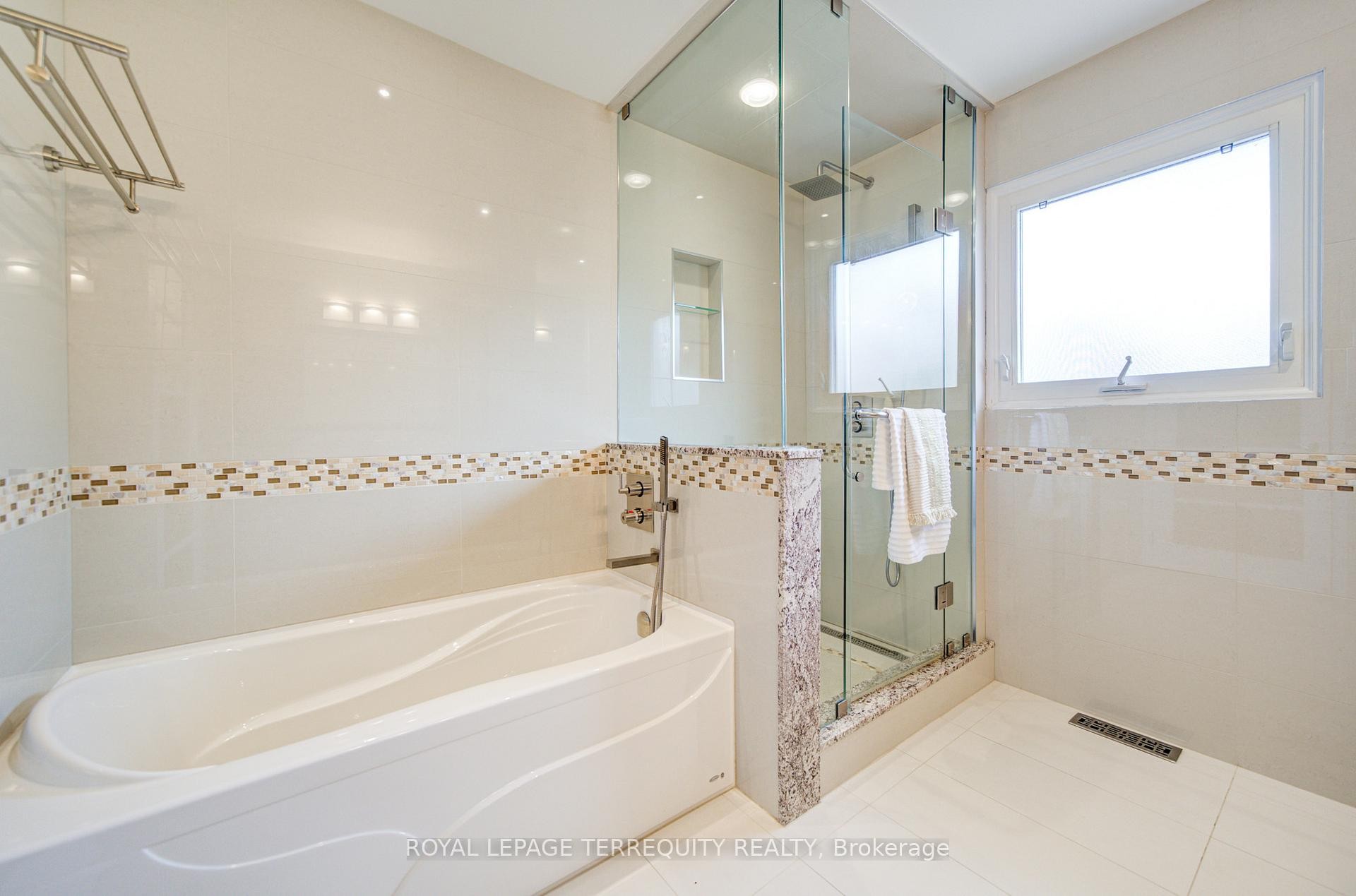 1656 Carrington Road, Mississauga, ON - Indoor Photo Showing Bathroom