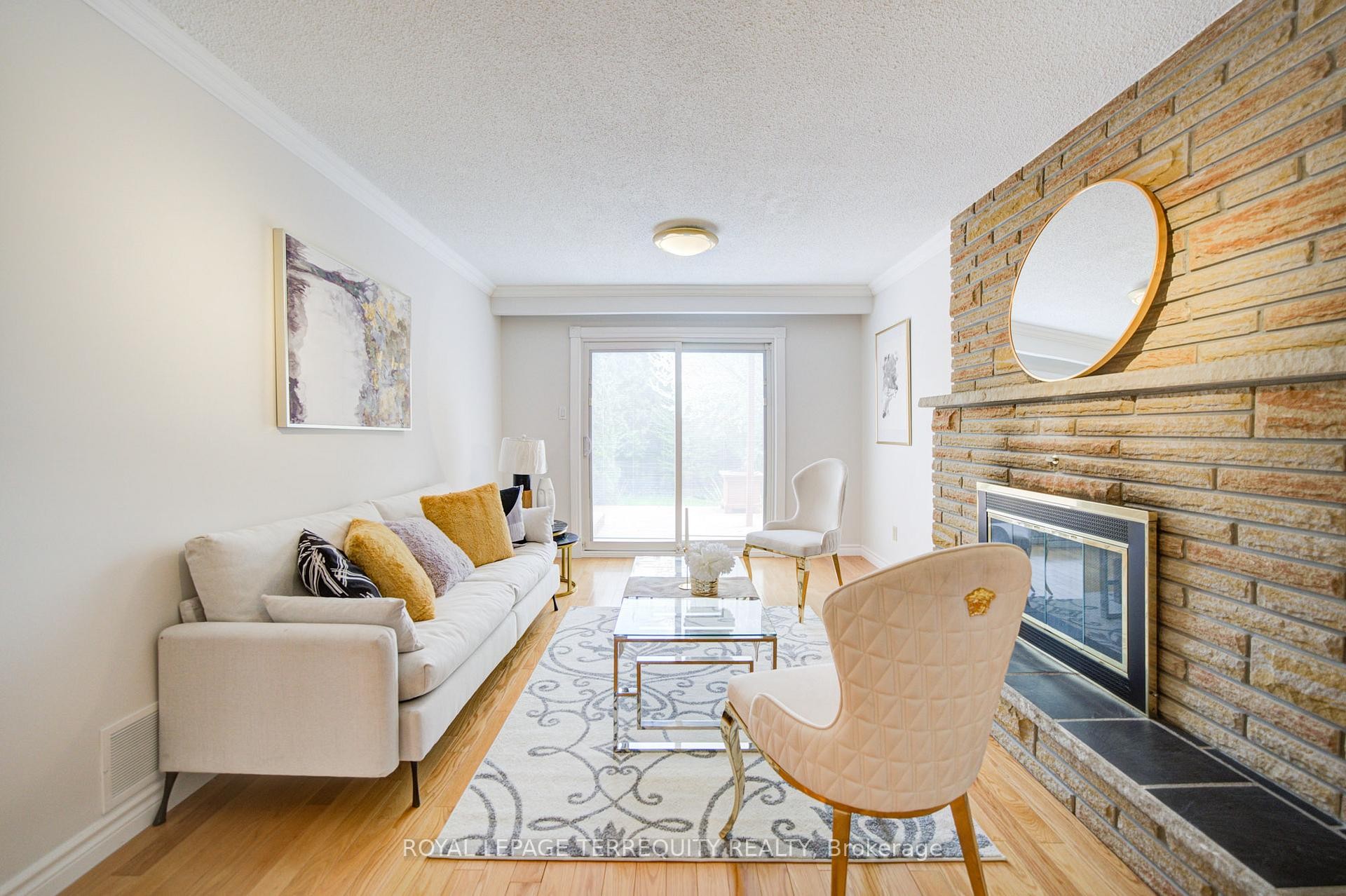 1656 Carrington Road, Mississauga, ON - Indoor Photo Showing Living Room With Fireplace