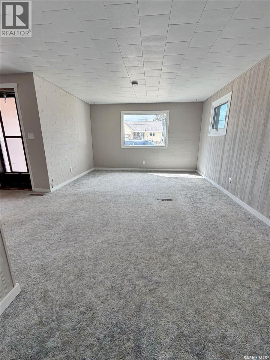 604 Sussex Avenue, Esterhazy, SK - Indoor