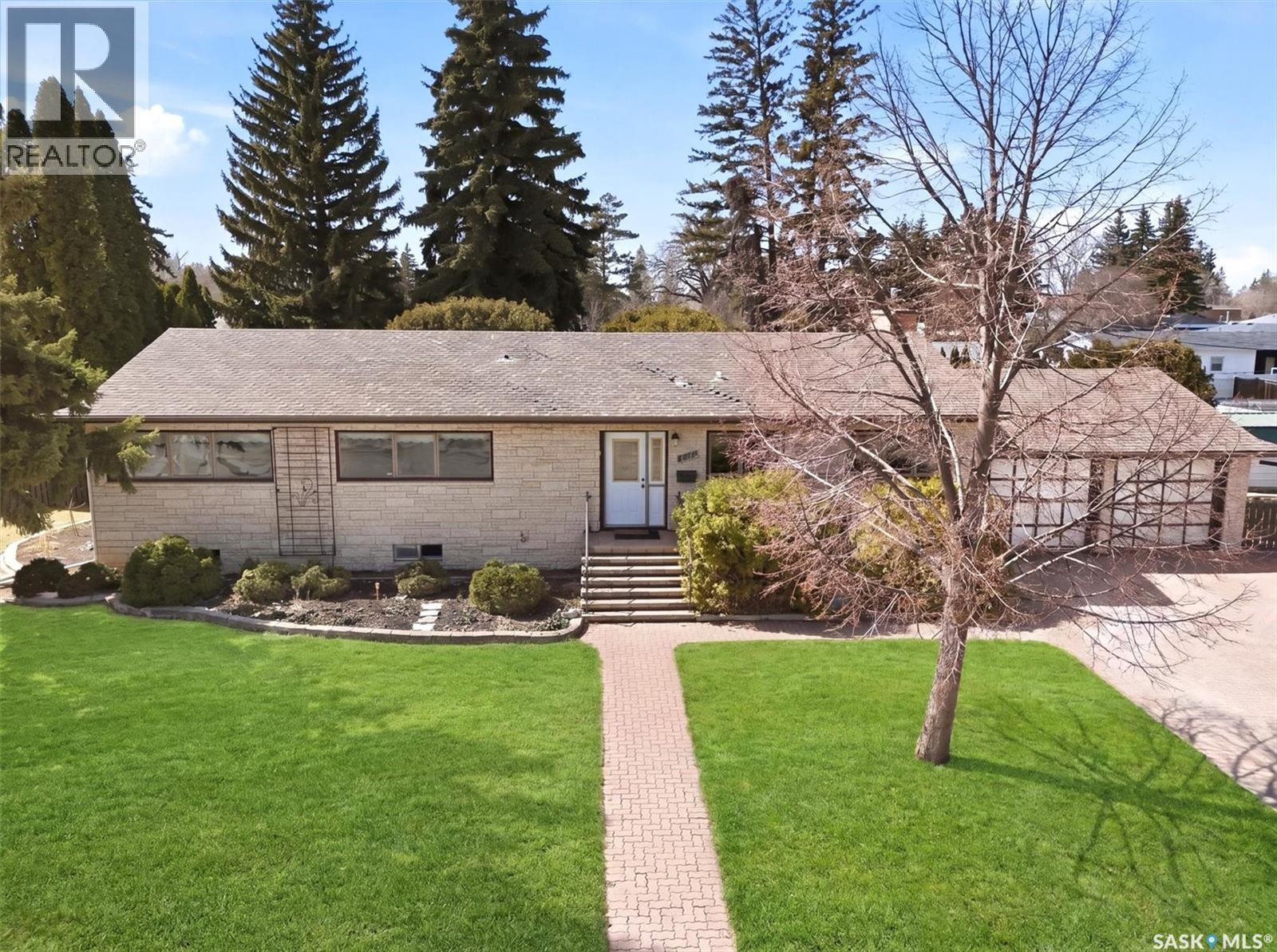 2020 Eastlake Avenue, Saskatoon, SK - Outdoor