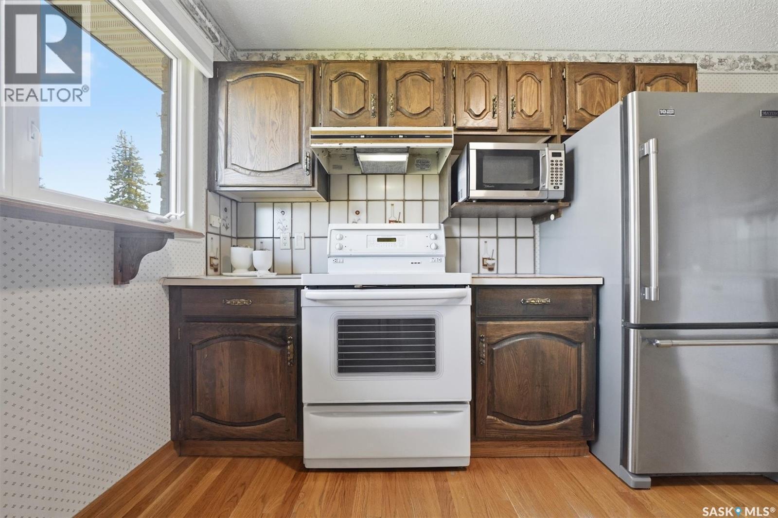 2020 Eastlake Avenue, Saskatoon, SK - Indoor Photo Showing Kitchen