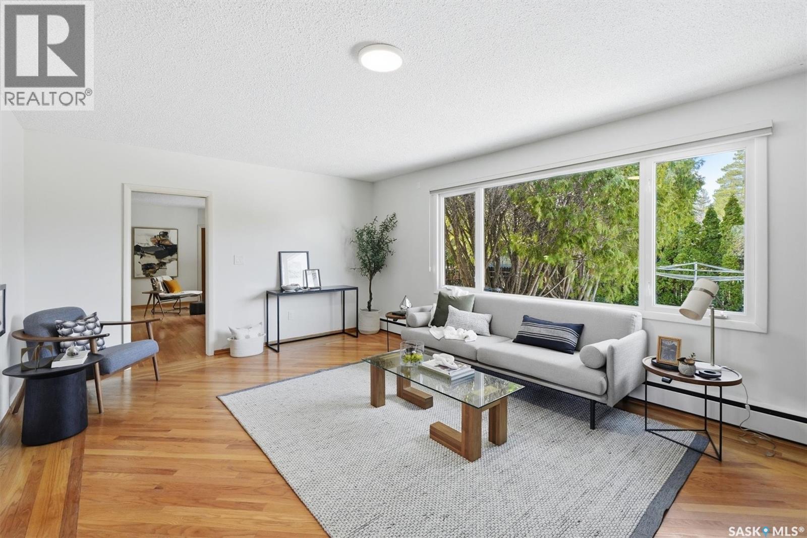 2020 Eastlake Avenue, Saskatoon, SK - Indoor Photo Showing Living Room