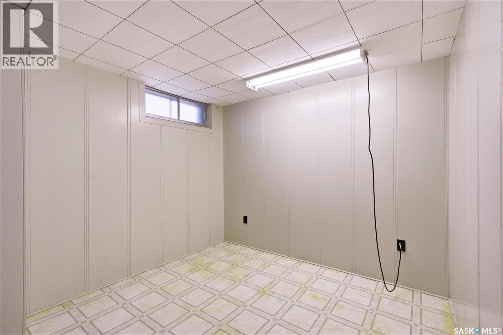 2020 Eastlake Avenue, Saskatoon, SK - Indoor