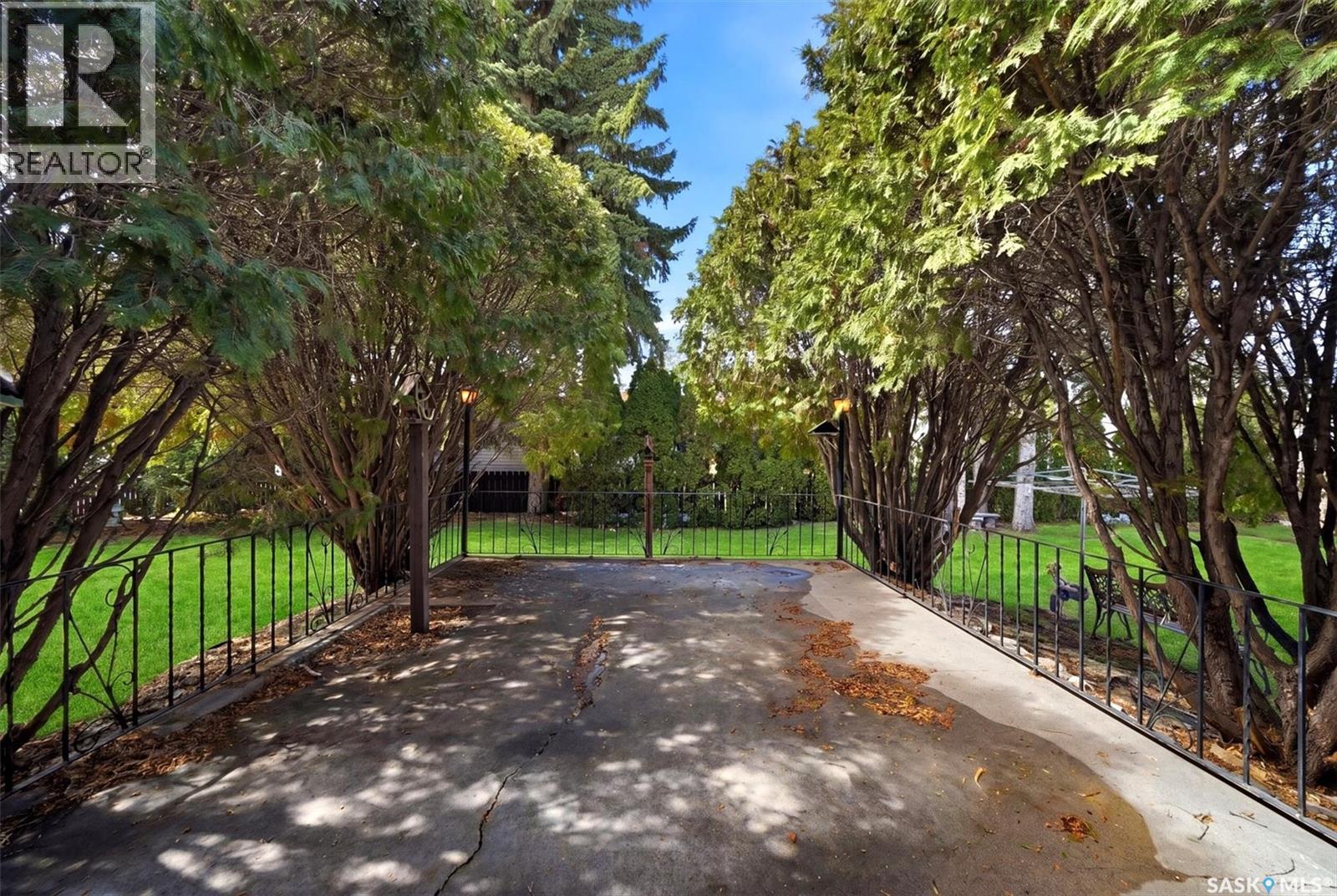 2020 Eastlake Avenue, Saskatoon, SK - Outdoor
