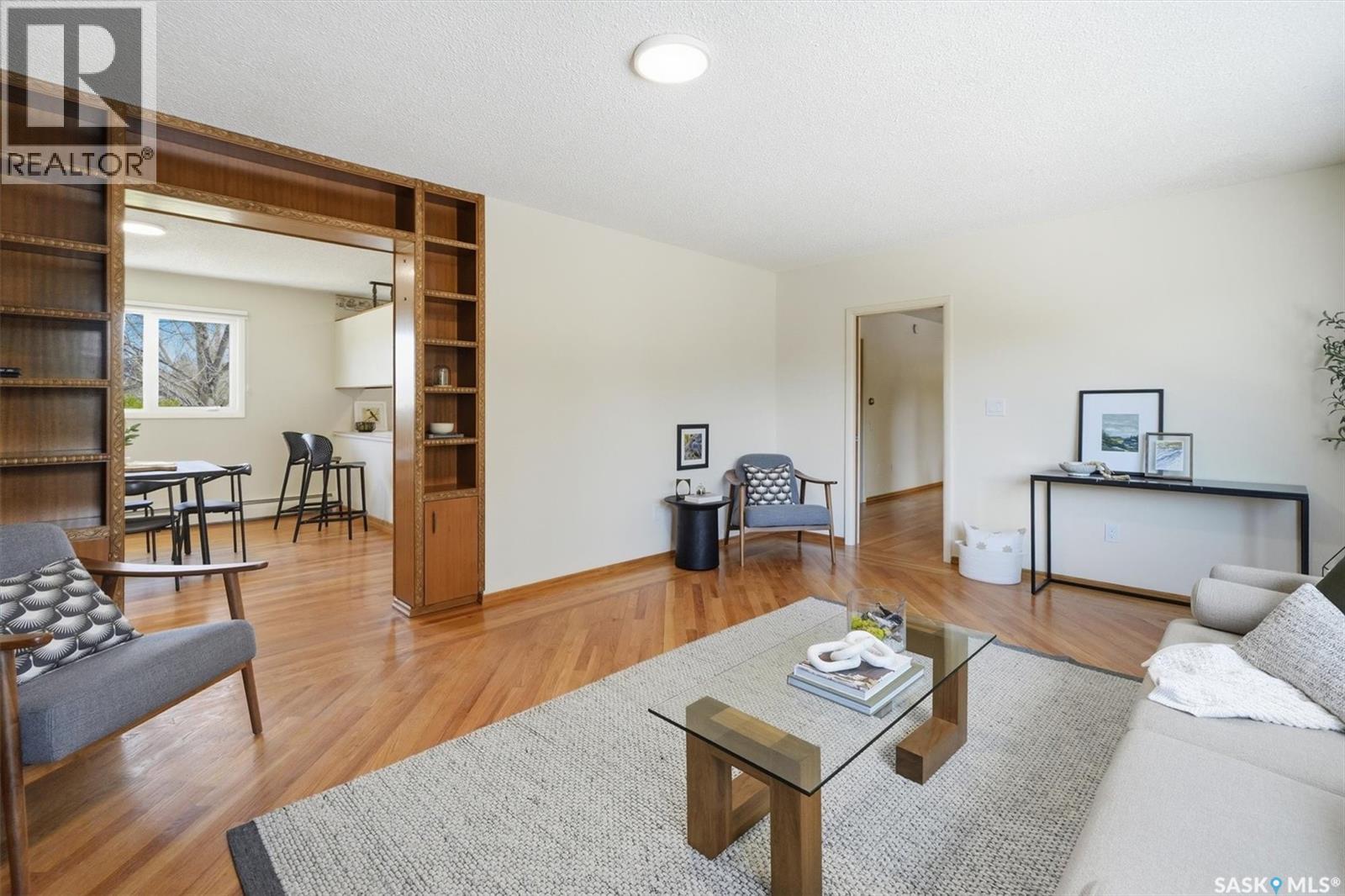 2020 Eastlake Avenue, Saskatoon, SK - Indoor Photo Showing Living Room