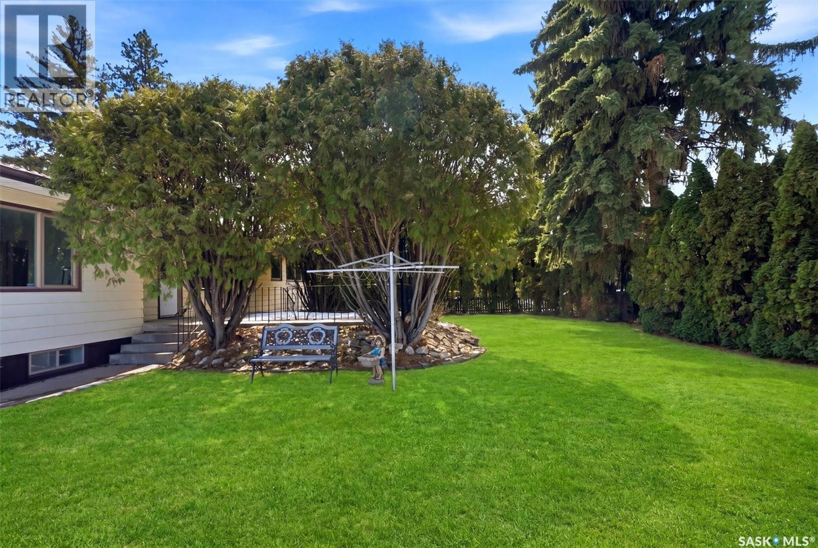 2020 Eastlake Avenue, Saskatoon, SK - Outdoor