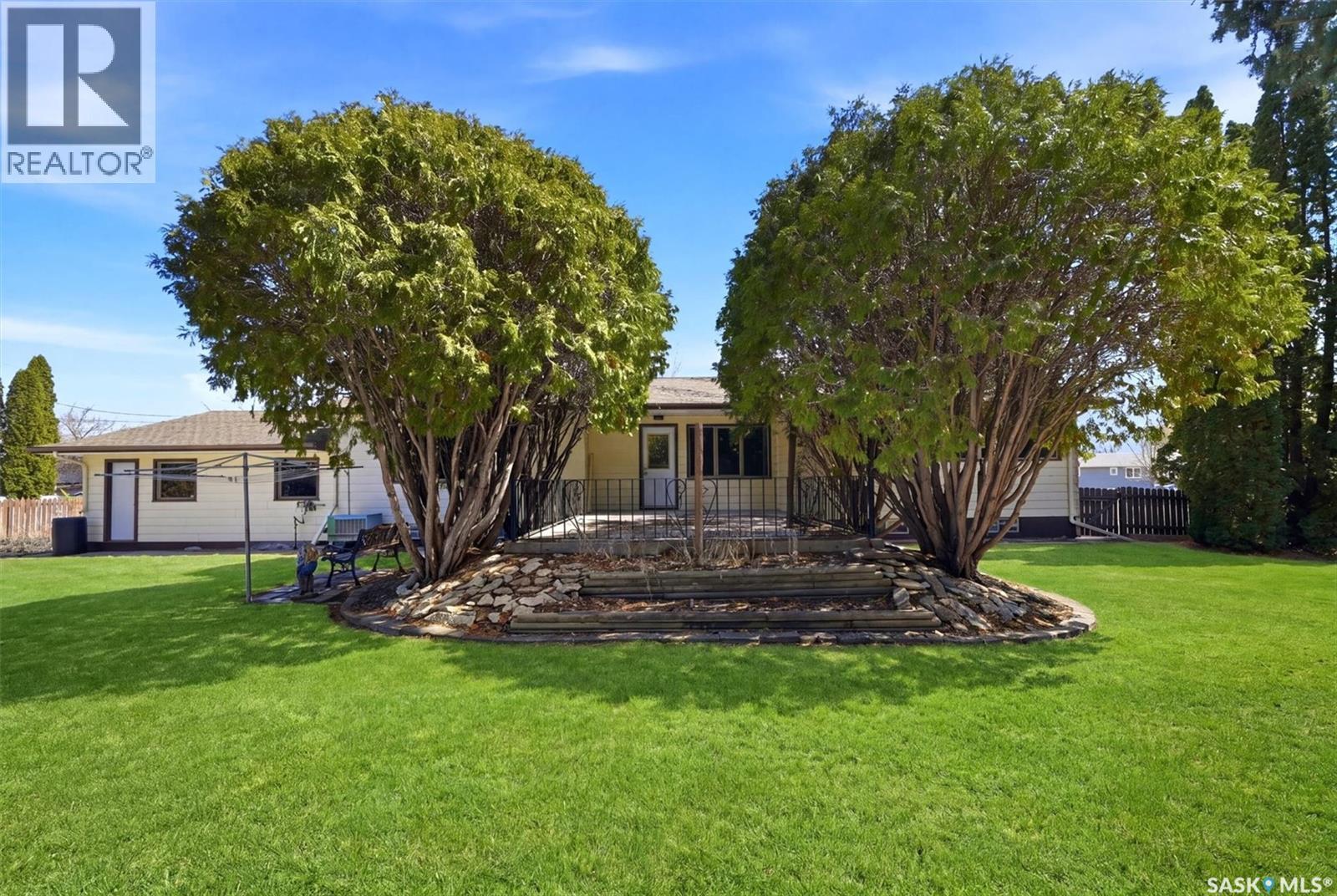 2020 Eastlake Avenue, Saskatoon, SK - Outdoor