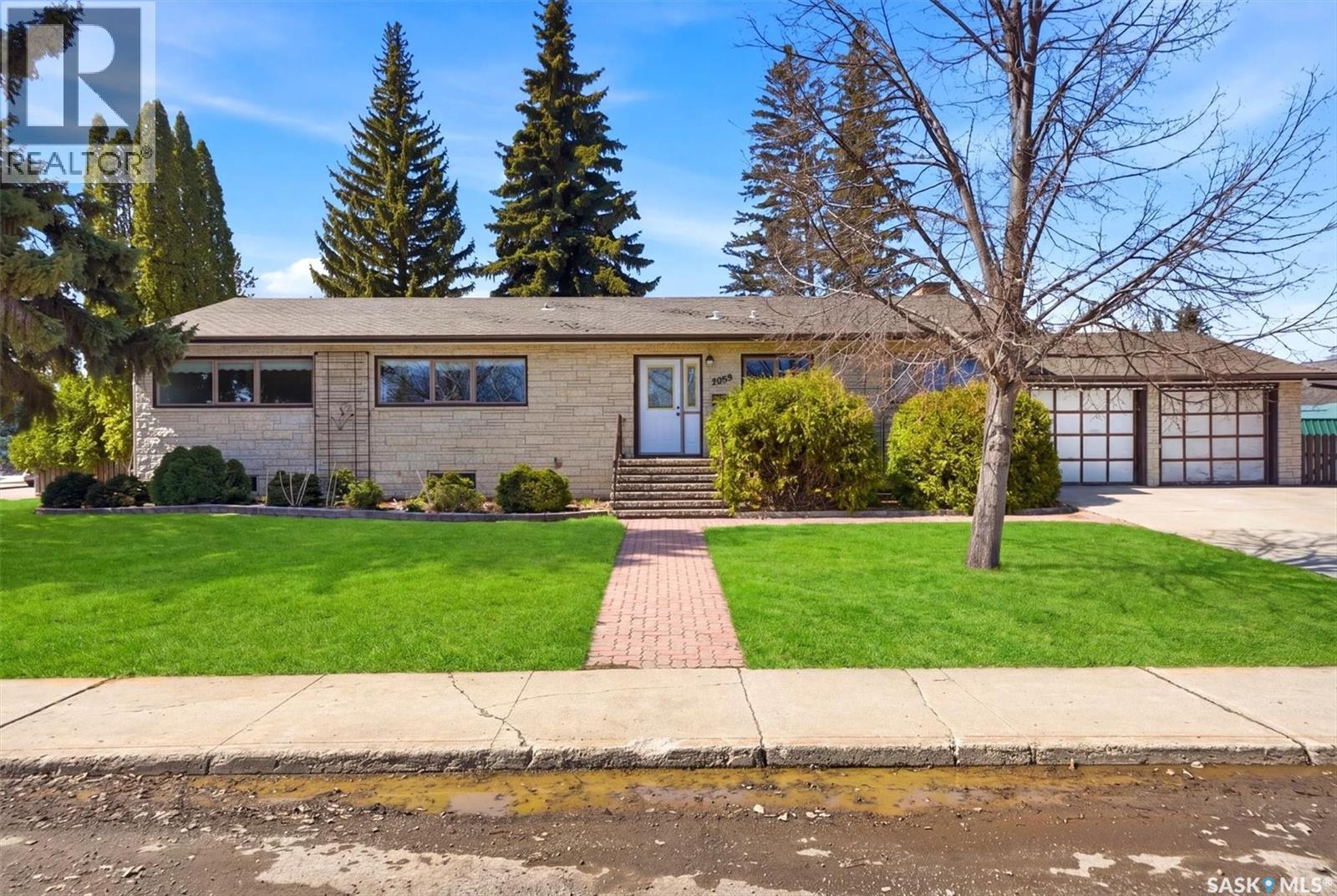 2020 Eastlake Avenue, Saskatoon, SK - Outdoor