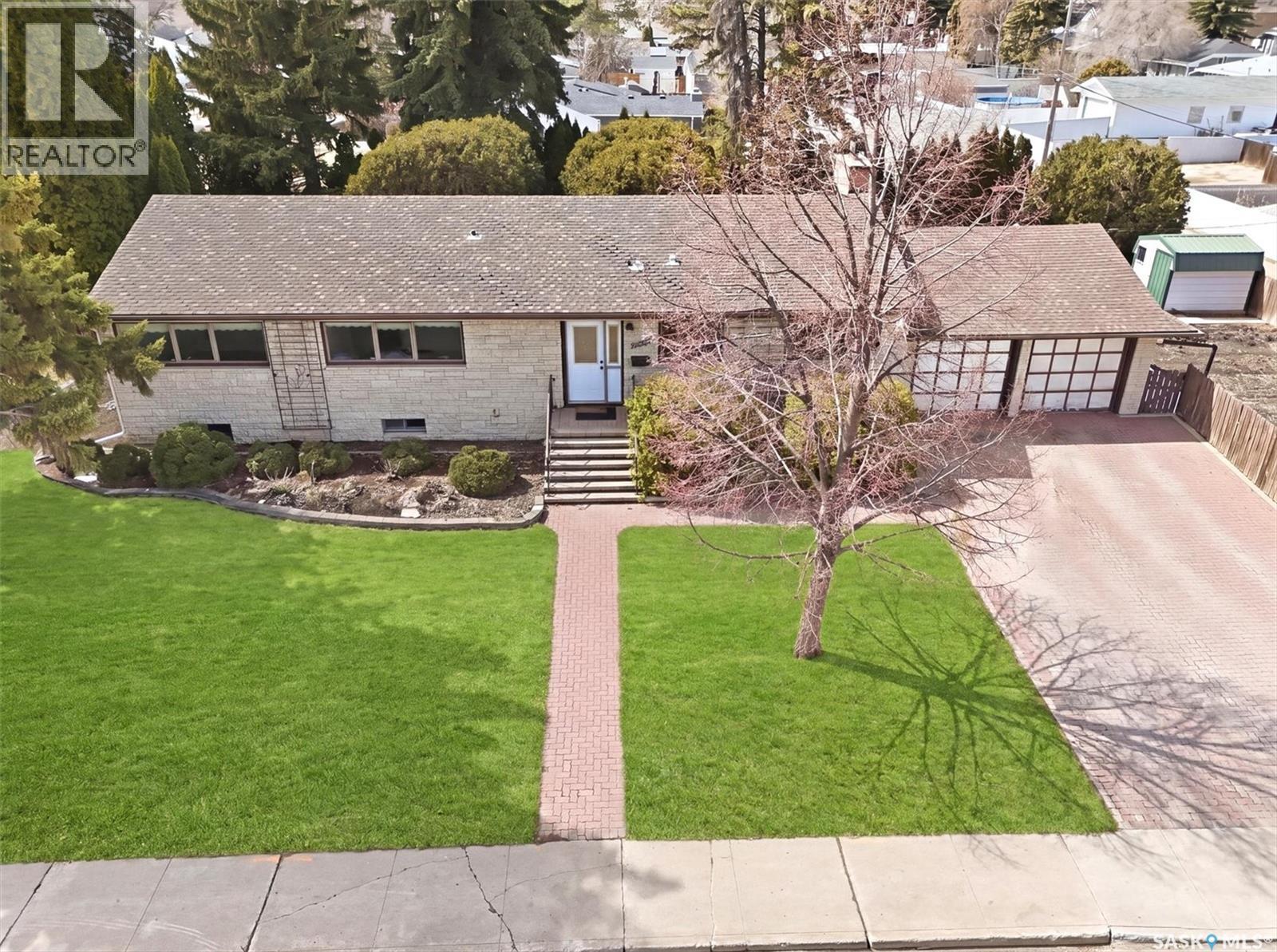 2020 Eastlake Avenue, Saskatoon, SK - Outdoor