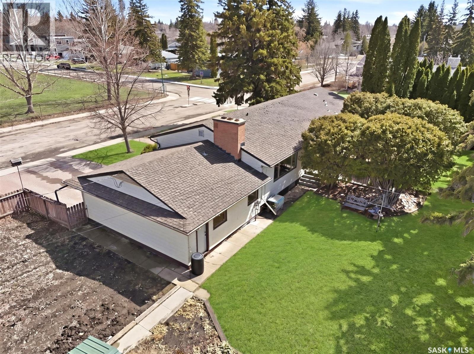 2020 Eastlake Avenue, Saskatoon, SK - Outdoor With Deck Patio Veranda