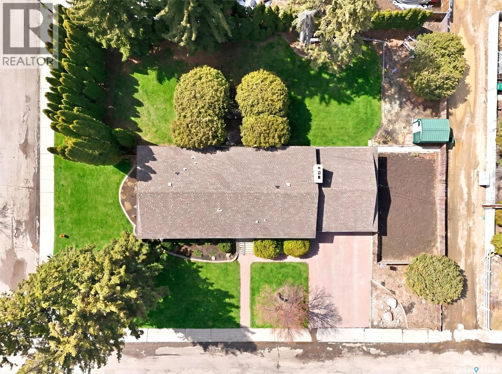 2020 Eastlake Avenue, Saskatoon, SK - Outdoor