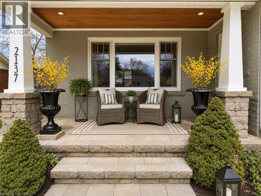 2137 Deyncourt Drive, Burlington, ON - Outdoor With Deck Patio Veranda With Exterior