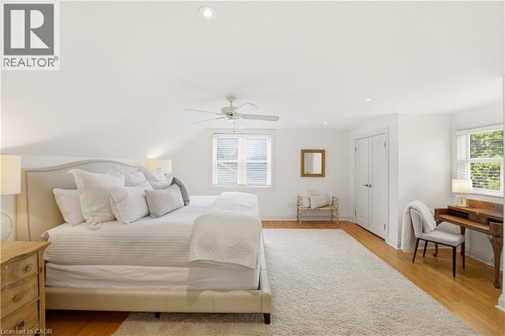 2137 Deyncourt Drive, Burlington, ON - Indoor Photo Showing Bedroom