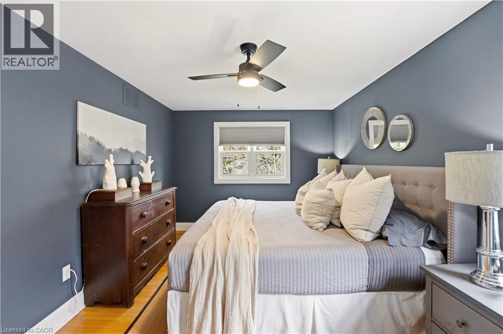 2137 Deyncourt Drive, Burlington, ON - Indoor Photo Showing Bedroom