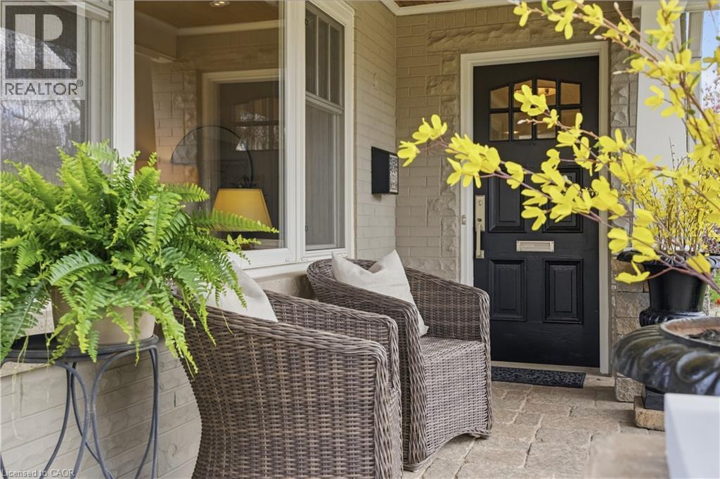 2137 Deyncourt Drive, Burlington, ON - Outdoor