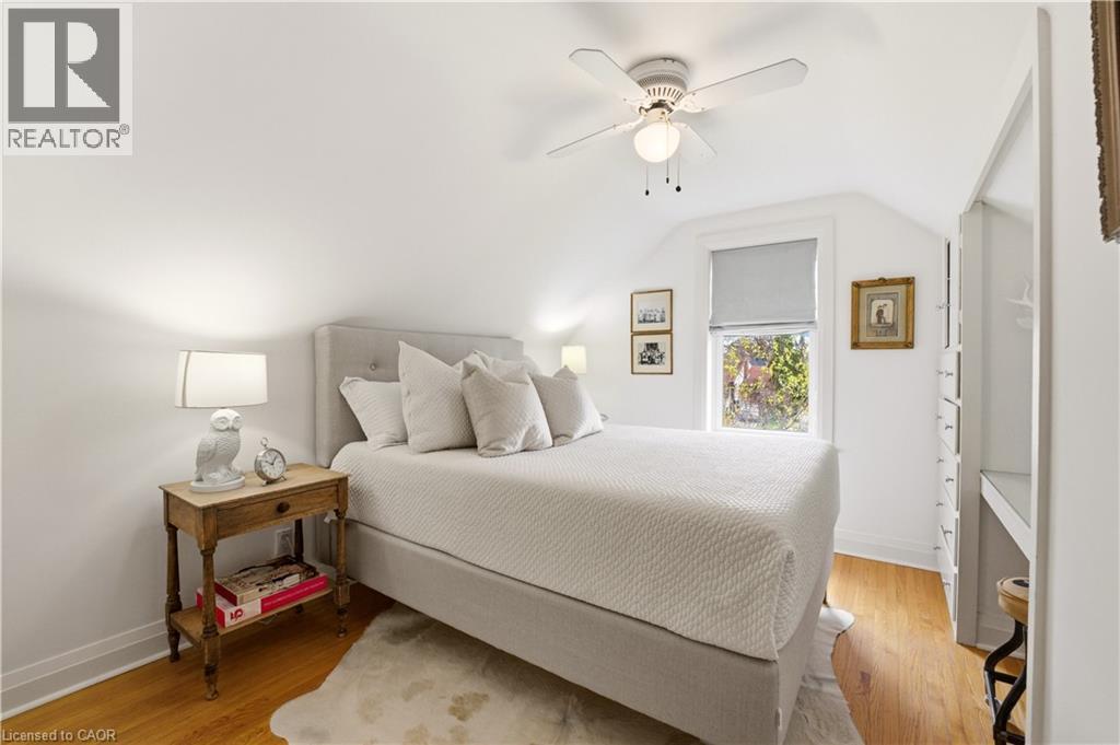 2137 Deyncourt Drive, Burlington, ON - Indoor Photo Showing Bedroom