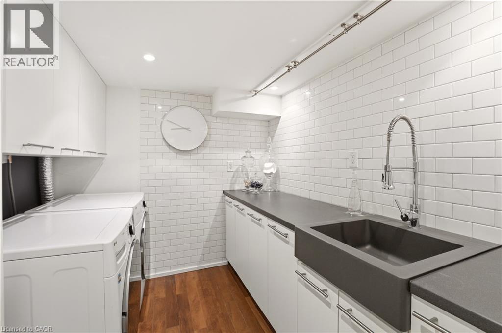 2137 Deyncourt Drive, Burlington, ON - Indoor Photo Showing Laundry Room