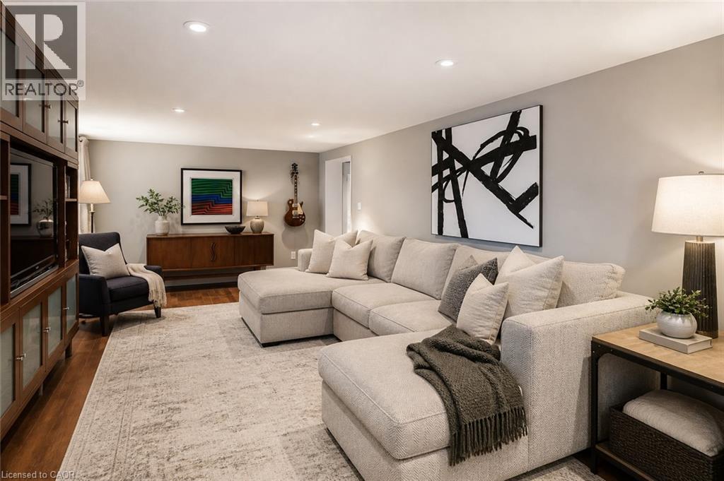 2137 Deyncourt Drive, Burlington, ON - Indoor Photo Showing Living Room