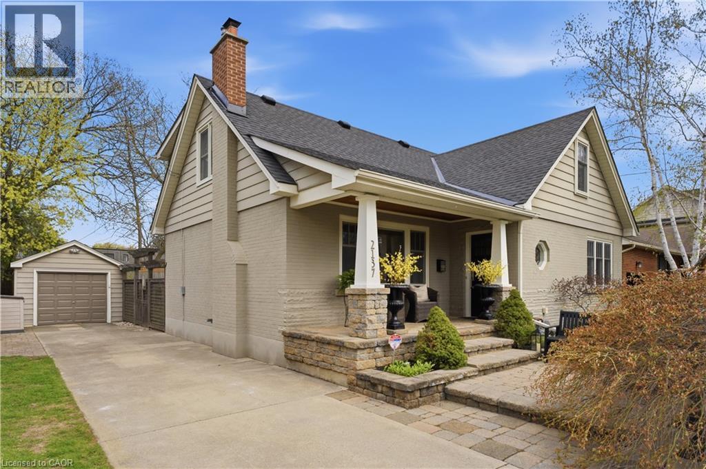 2137 Deyncourt Drive, Burlington, ON - Outdoor With Deck Patio Veranda With Facade