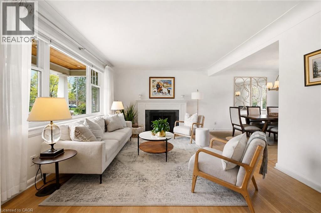 2137 Deyncourt Drive, Burlington, ON - Indoor Photo Showing Living Room