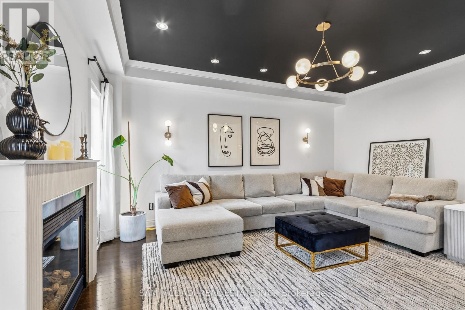 3155 Seabright Drive, Mississauga, ON - Indoor Photo Showing Living Room With Fireplace