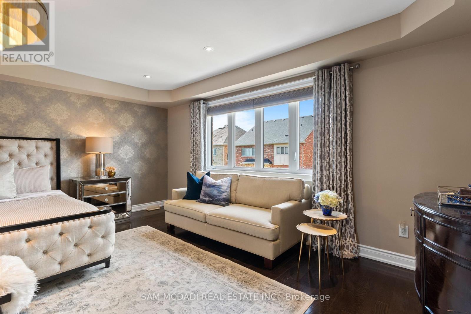 3155 Seabright Drive, Mississauga, ON - Indoor Photo Showing Living Room