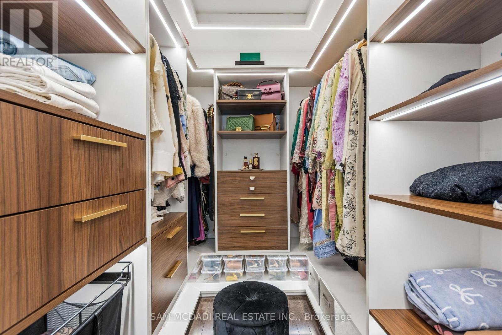 3155 Seabright Drive, Mississauga, ON - Indoor With Storage