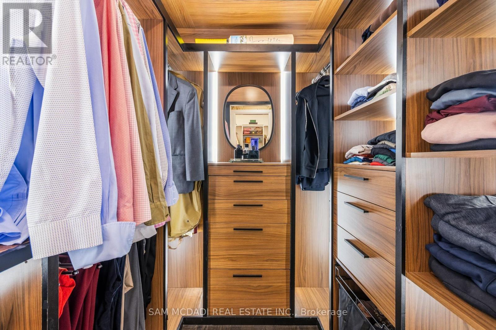 3155 Seabright Drive, Mississauga, ON - Indoor With Storage