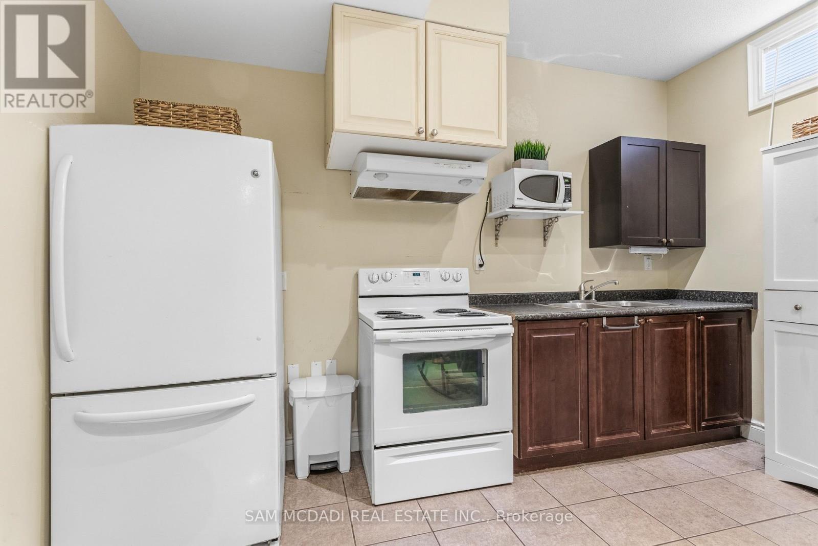 3155 Seabright Drive, Mississauga, ON - Indoor Photo Showing Kitchen